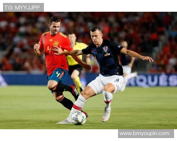 克罗地亚足球巨星的辉煌历程与绿茵场上的传奇故事