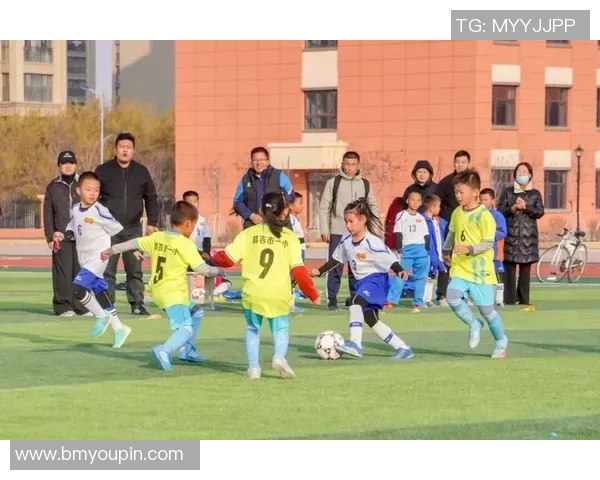 昌都职校足球球星奋勇拼搏展现校园体育精神风采